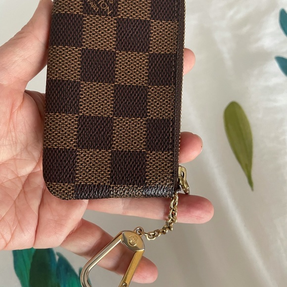 Louis Vuitton key pouch - Picture 3 of 7